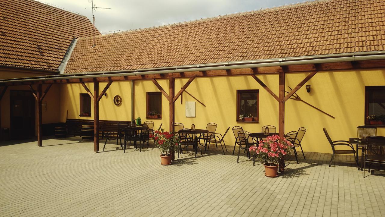 Hotel Sedlecky Dvur Exterior foto